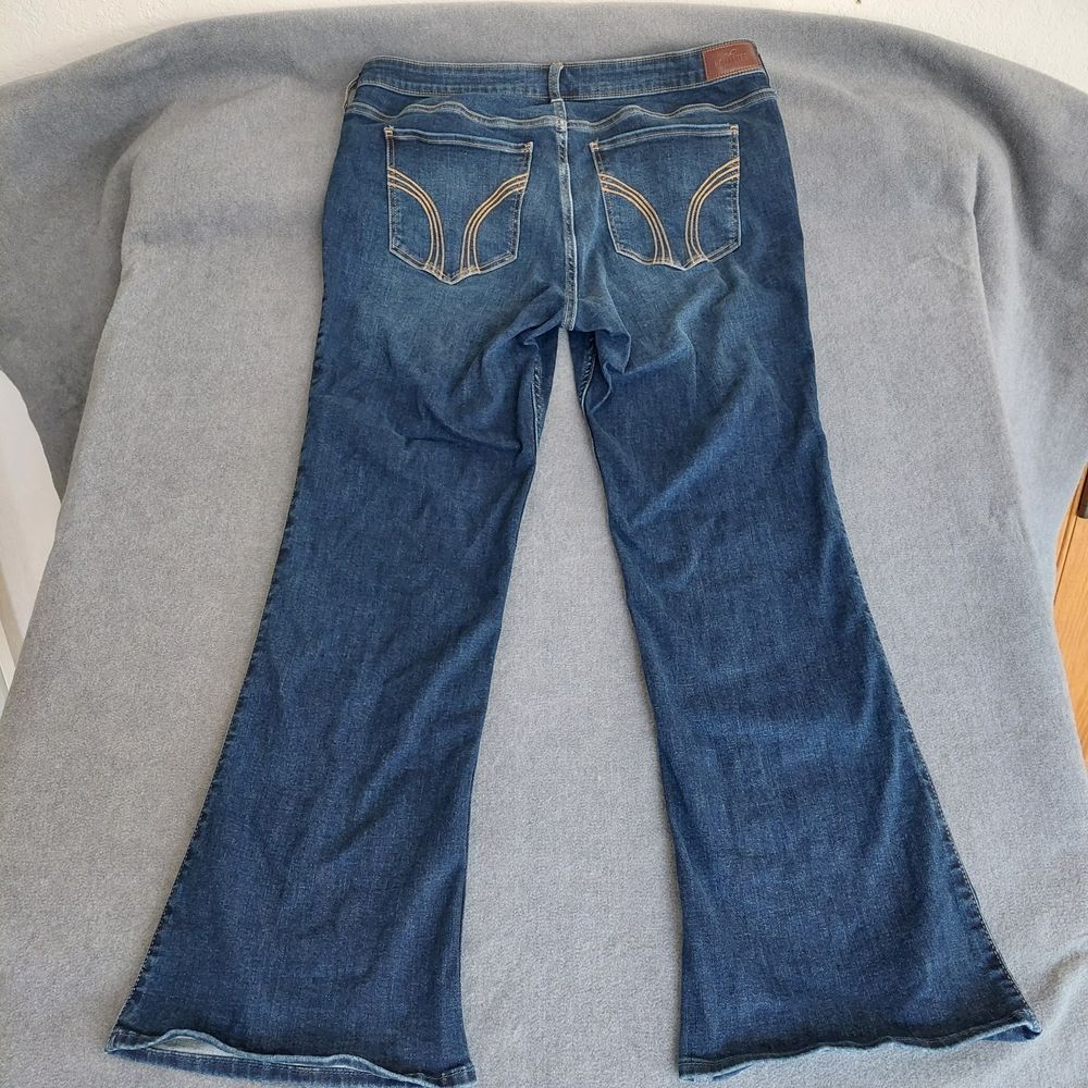 Hollister Mid-Rise Bootcut Jeans Soft Stretch Medium Wash Size 17S (W33 L29) - Picture 7 of 9